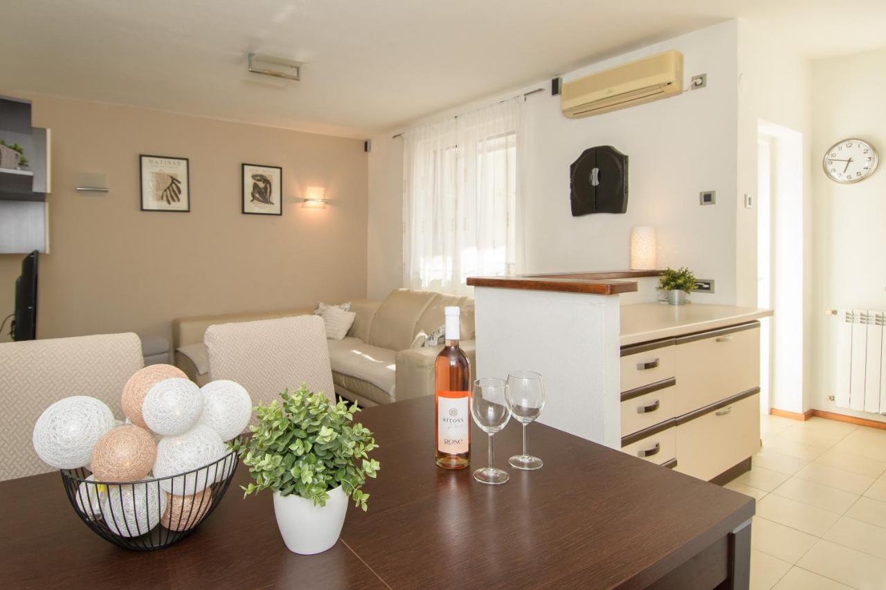 Apartment Stefi Porec Esterno foto