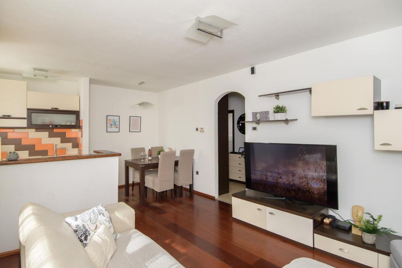 Apartment Stefi Porec Esterno foto