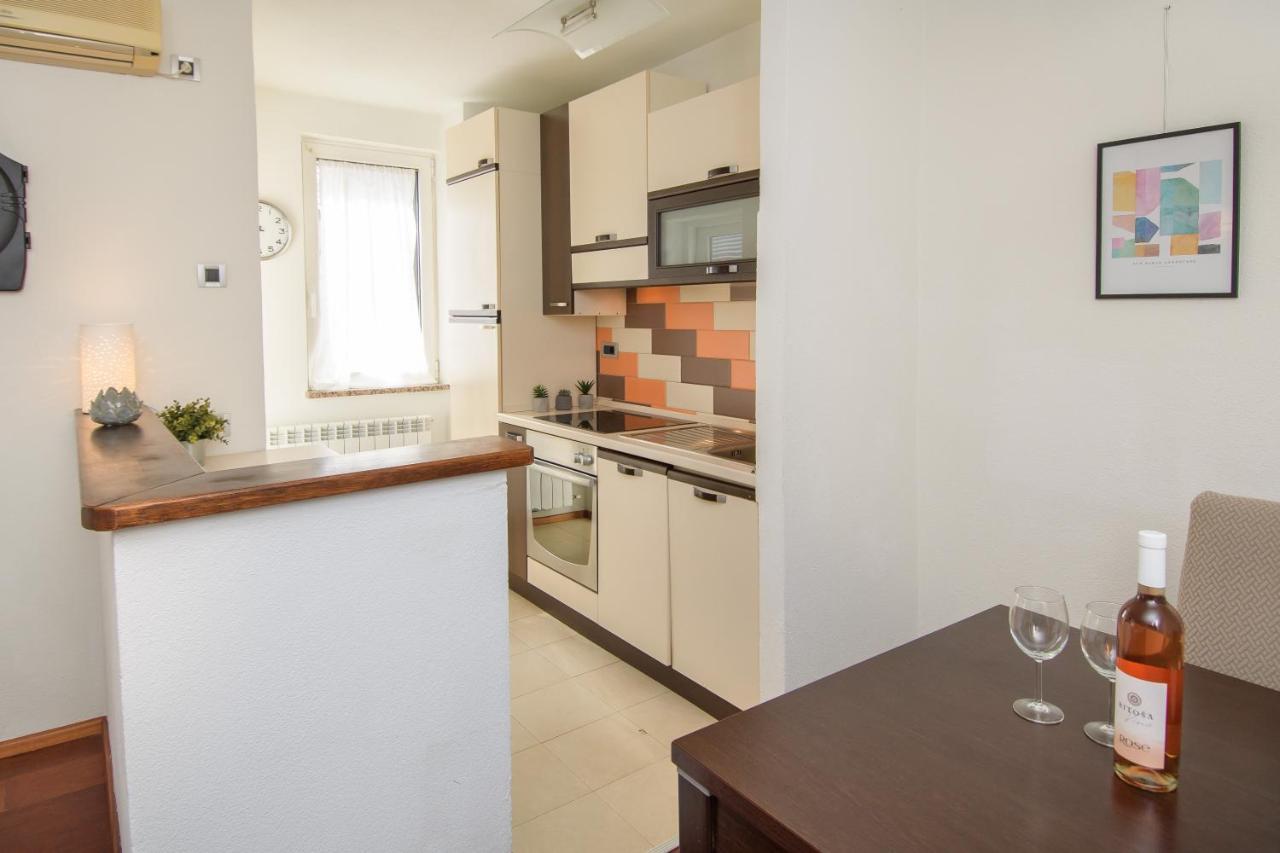 Apartment Stefi Porec Esterno foto