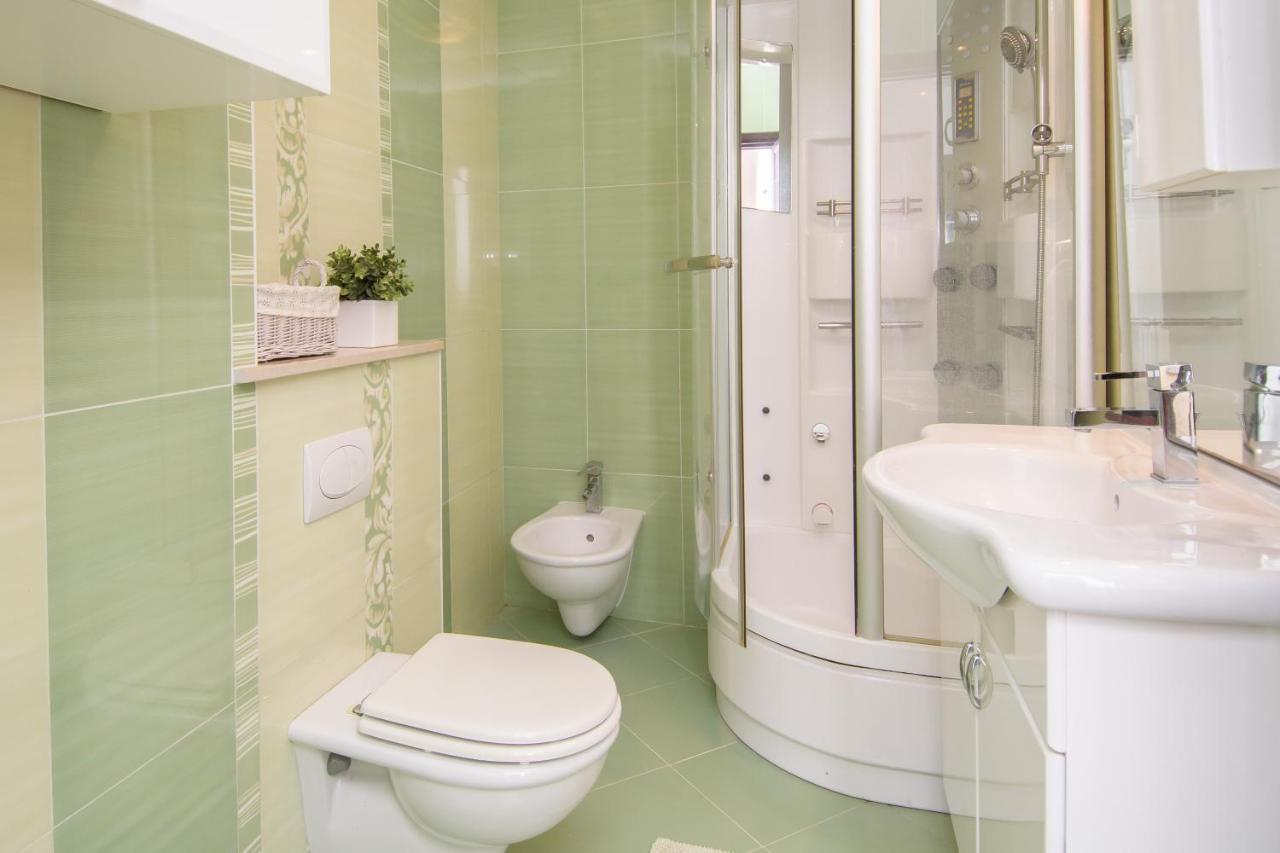 Apartment Stefi Porec Esterno foto
