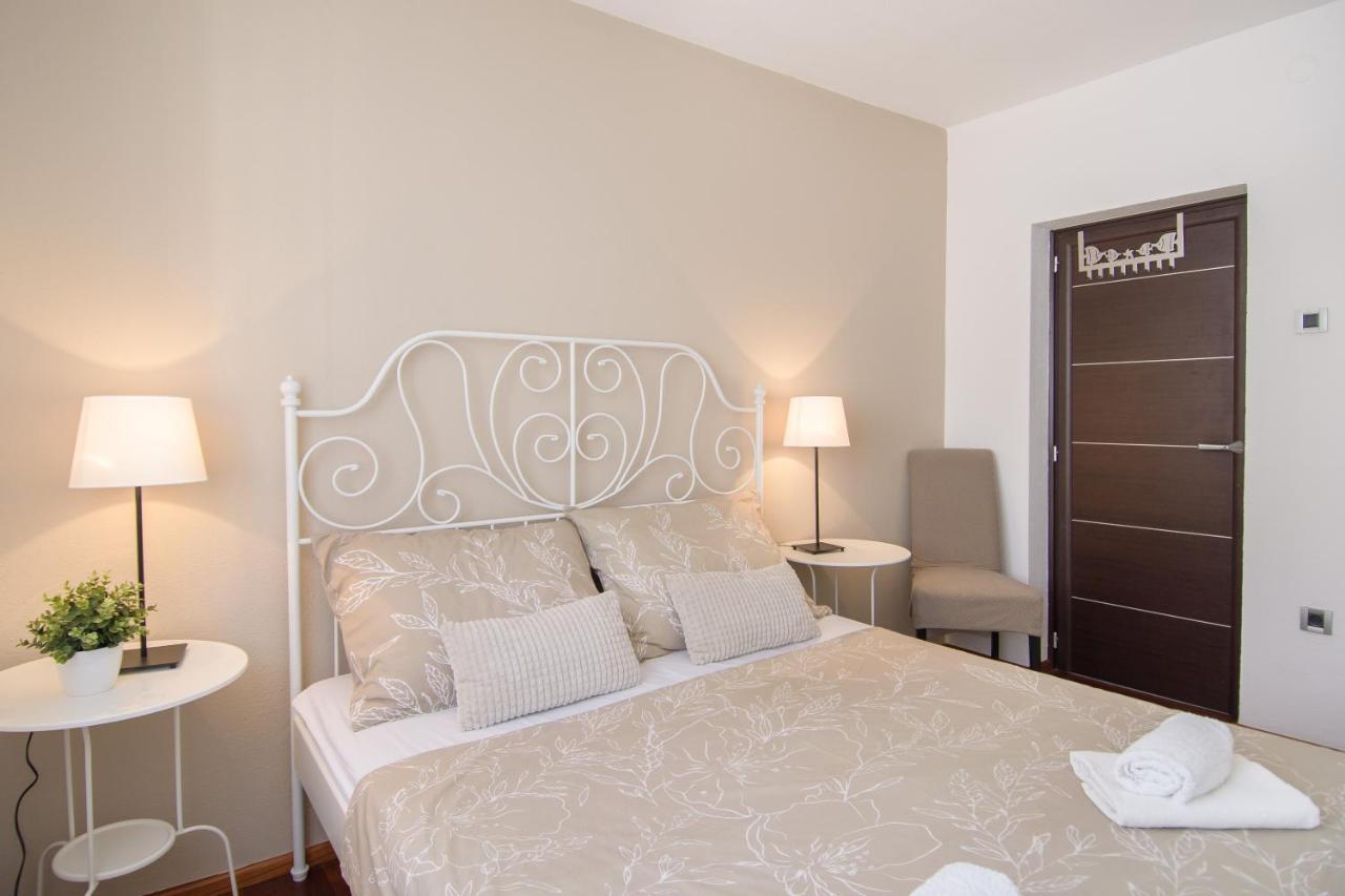 Apartment Stefi Porec Esterno foto
