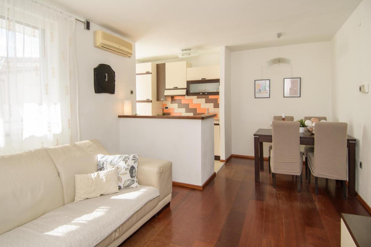 Apartment Stefi Porec Esterno foto